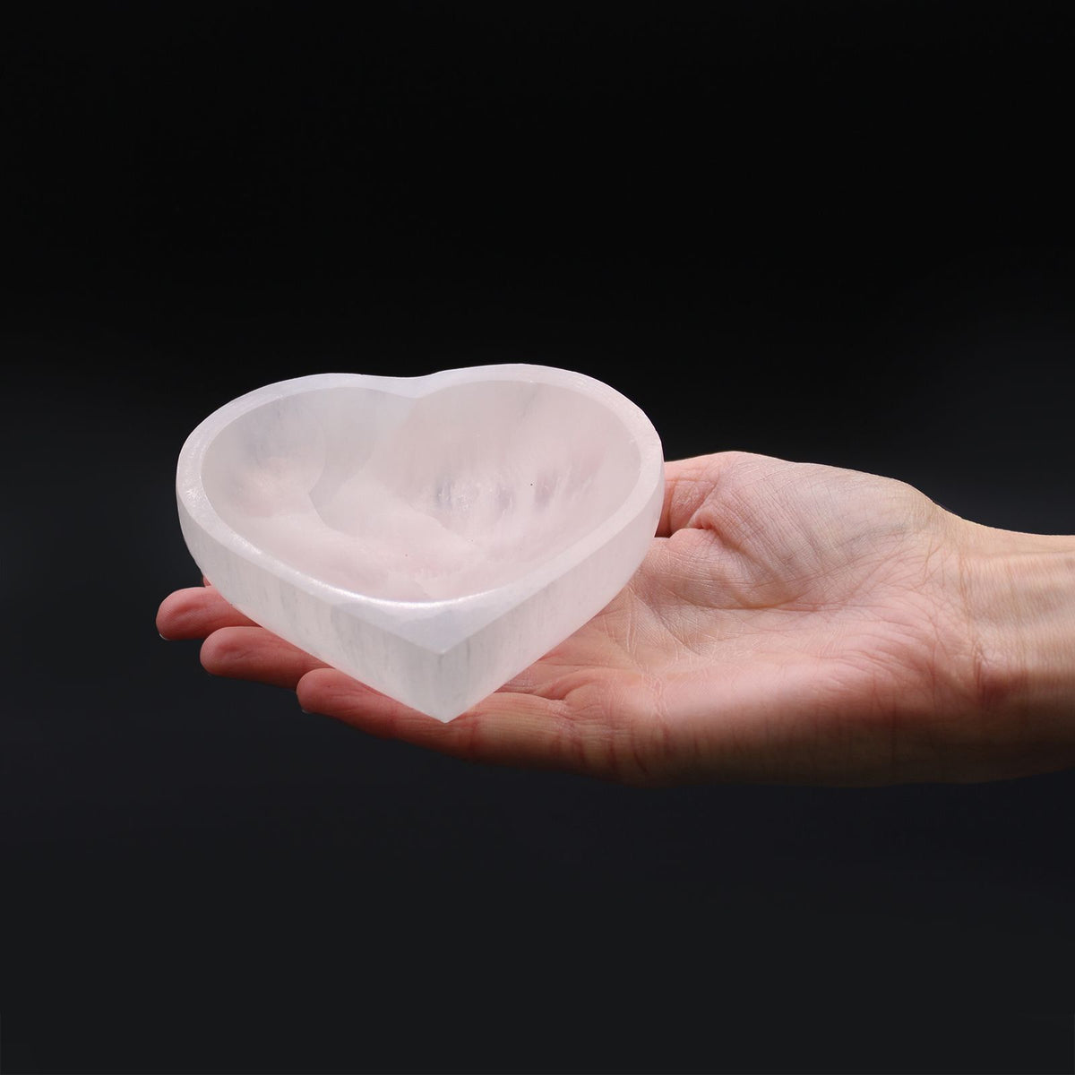 Cuenco de Selenita Corazón 10 cm – NŪMEN MIND