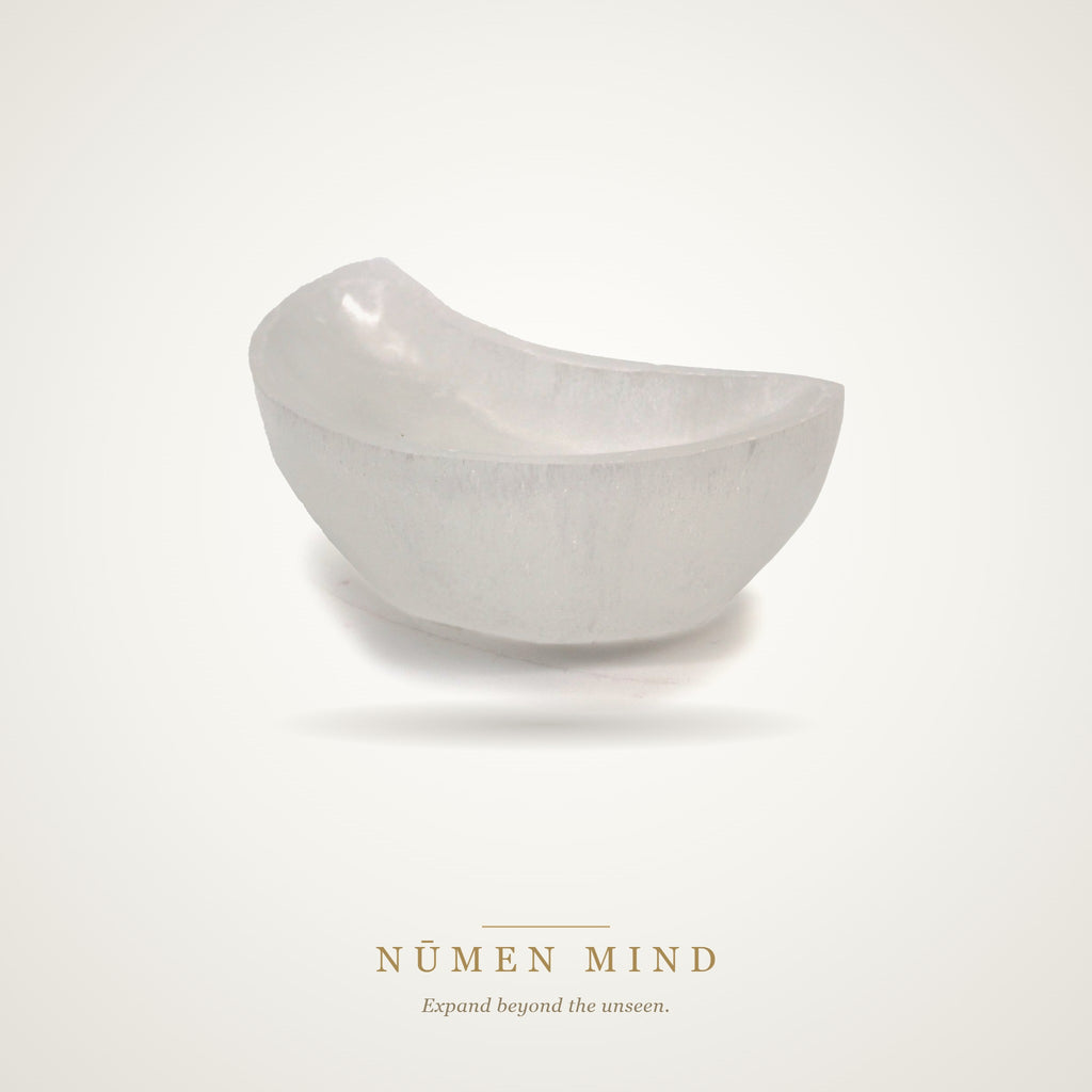 Cuenco de Selenita Luna 10 cm – NŪMEN MIND