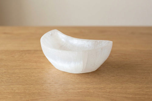 Cuenco de Selenita Luna 10 cm – NŪMEN MIND