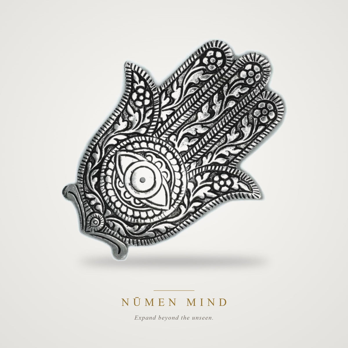 Porta Incienso Hamsa · Aluminio 14 cm – NŪMEN MIND