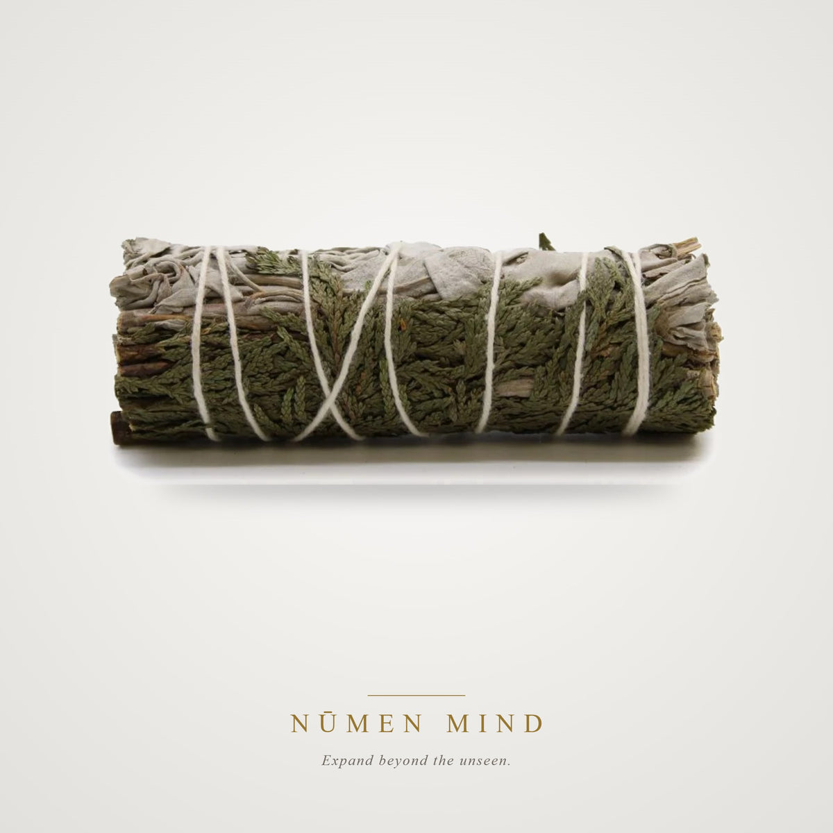 Atado de Salvia Blanca y Cedro · 10 cm – NŪMEN MIND