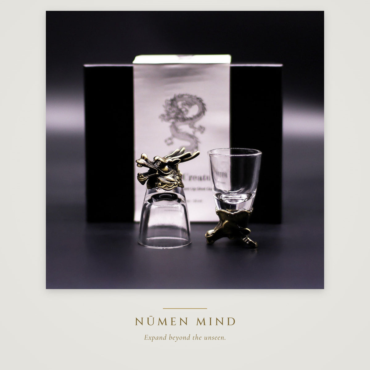 Vasos de chupito con animales míticos en bronce · NŪMEN MIND