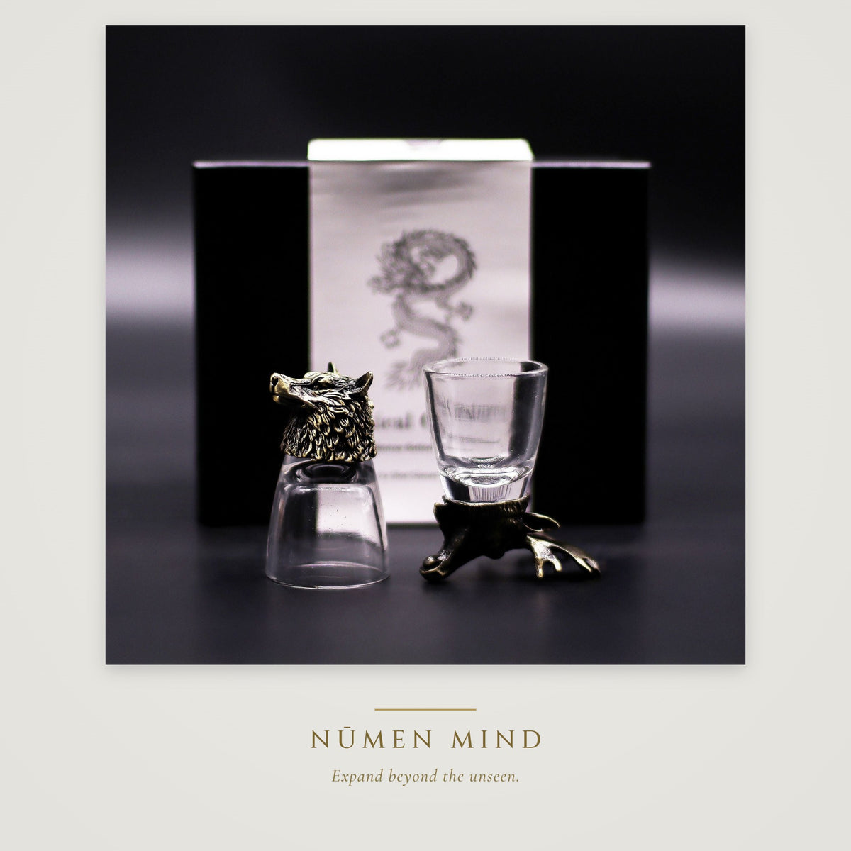Vasos de chupito con criaturas del bosque en bronce · NŪMEN MIND