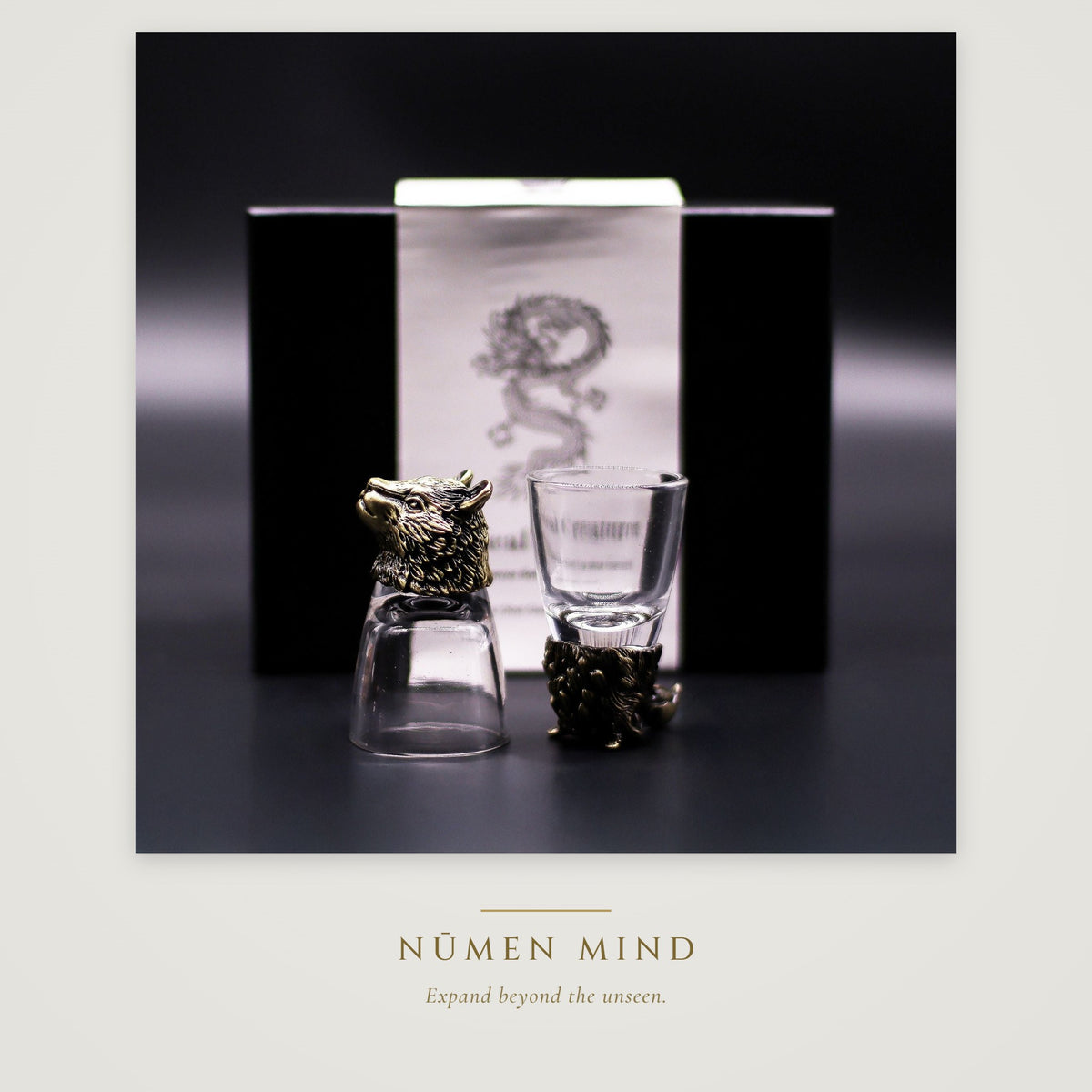 Vasos de chupito con criaturas del bosque en bronce · NŪMEN MIND