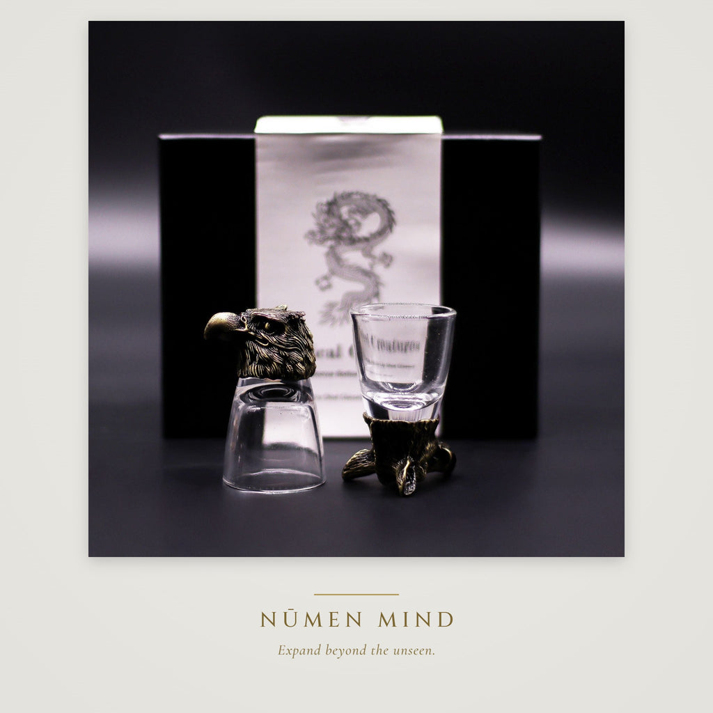 Vasos de chupito con criaturas del bosque en bronce · NŪMEN MIND