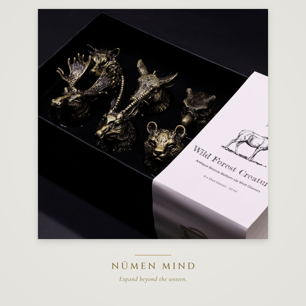 Vasos de chupito con criaturas del bosque en bronce · NŪMEN MIND