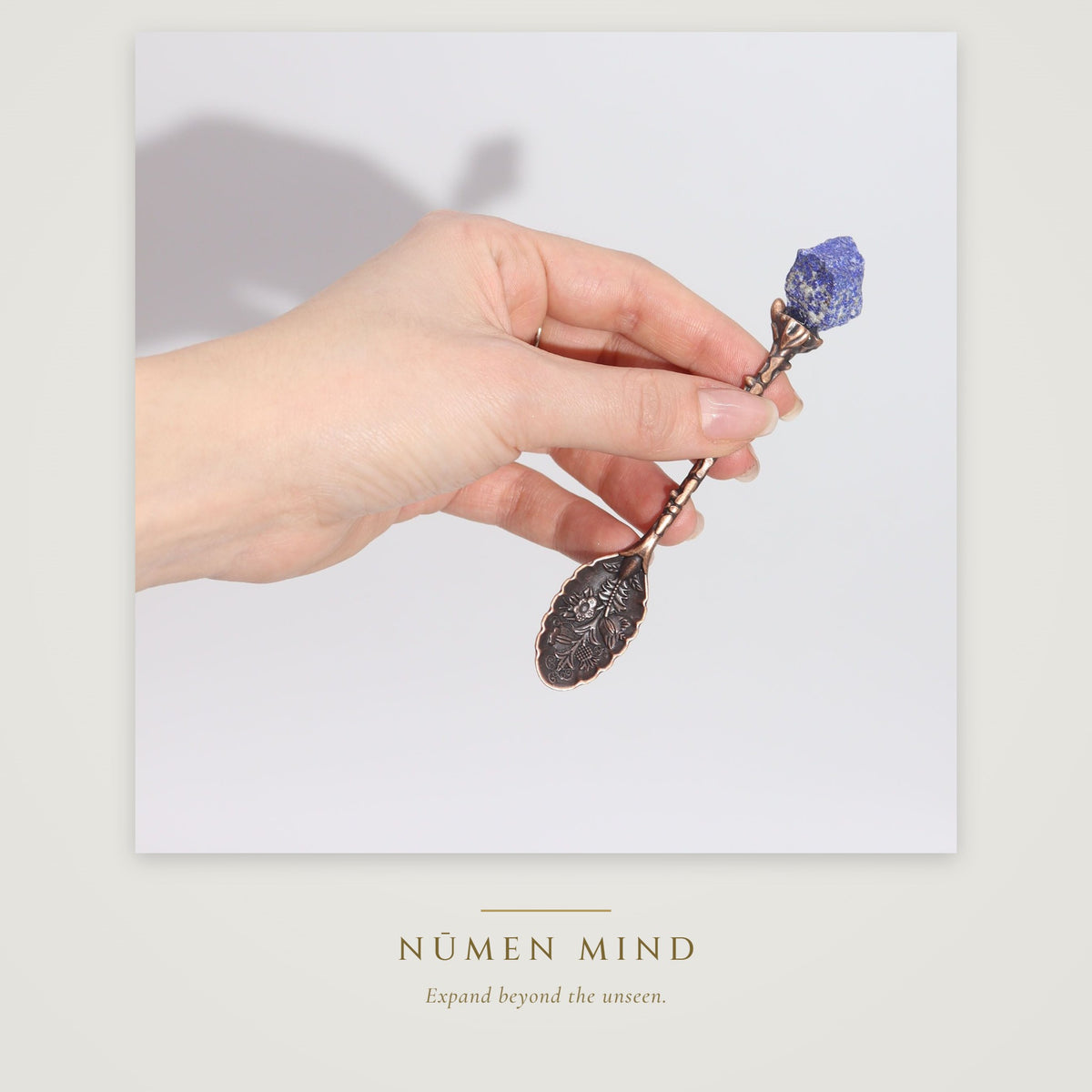 Cucharas de bruja con piedras naturales · NŪMEN MIND