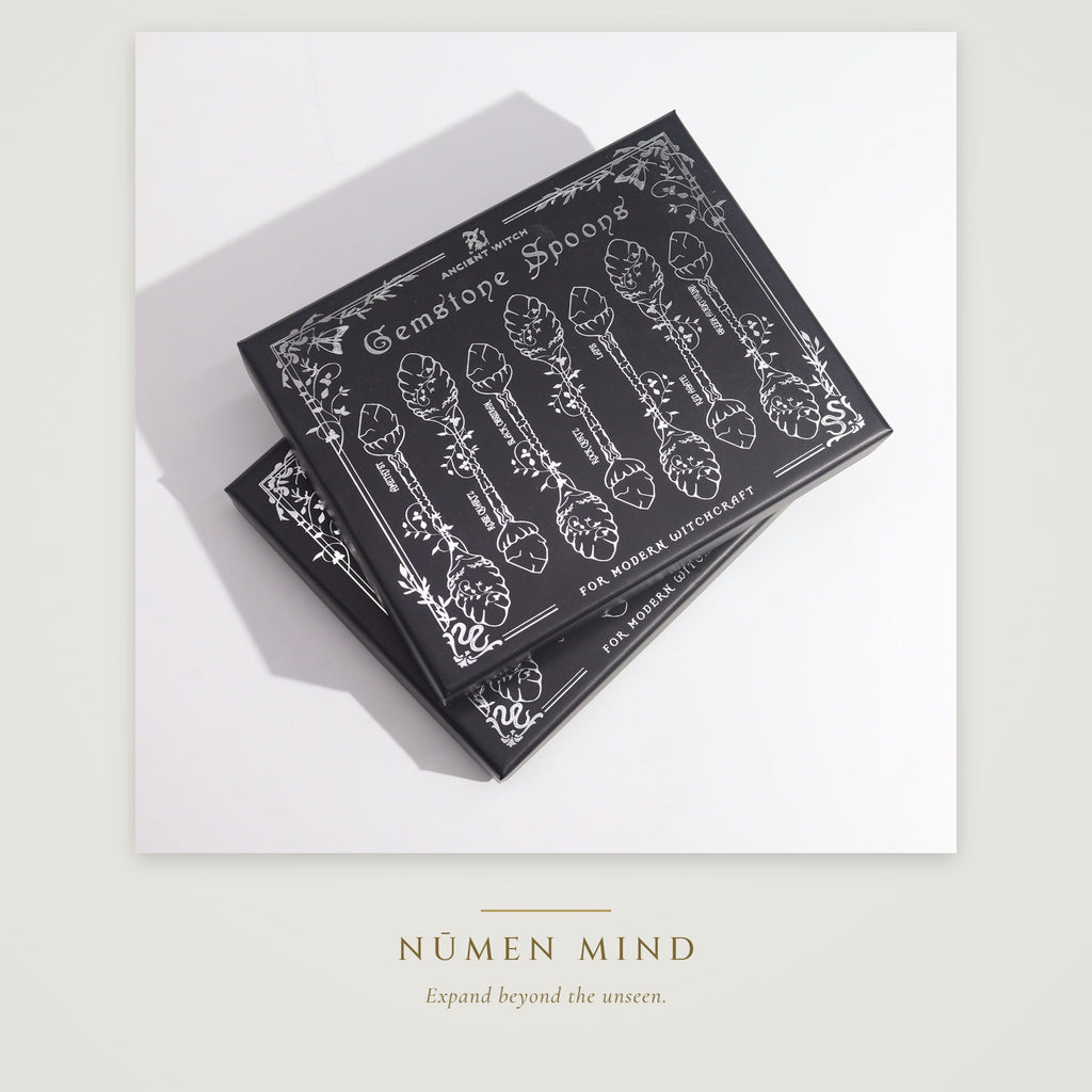 Cucharas de bruja con piedras naturales · NŪMEN MIND